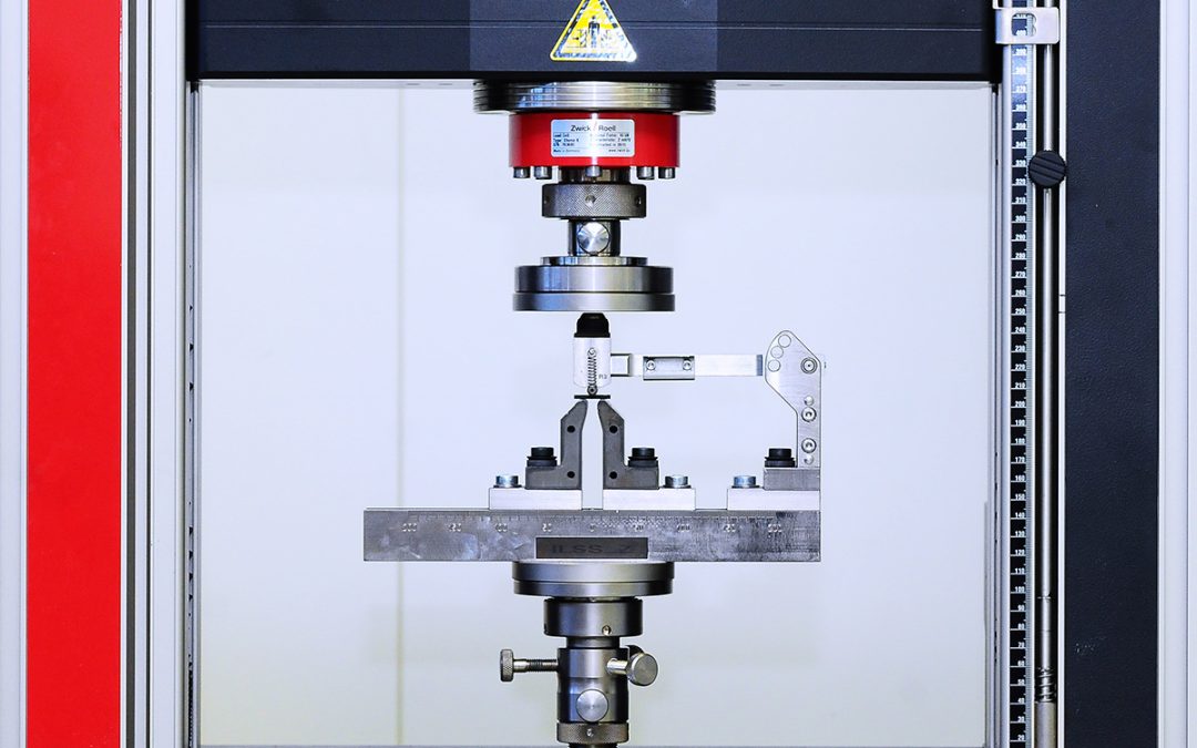 Universal dynamic testing machine